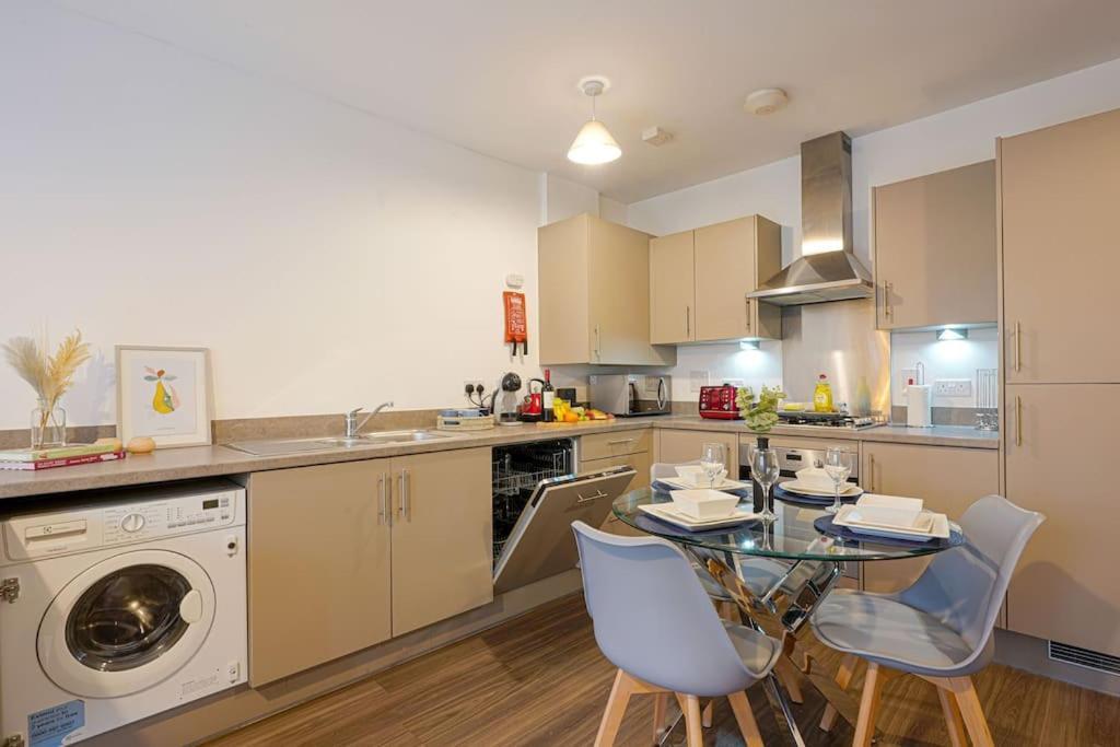 Luxury Campbell Park Apartments In Central Mk With Balcony, Free Parking & Smart Tv With Netflix By Yoko Property Milton Keynes Eksteriør bilde